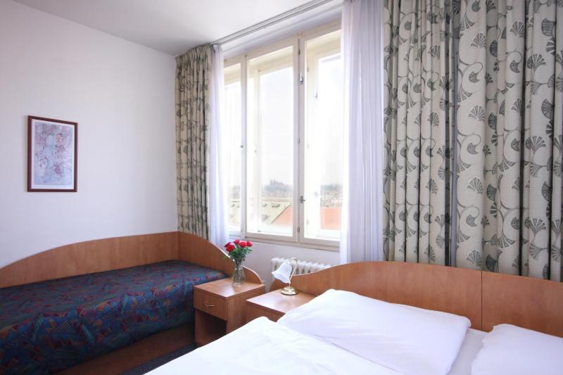 Hotel Legie Bed And Breakfast Prague Exterior photo