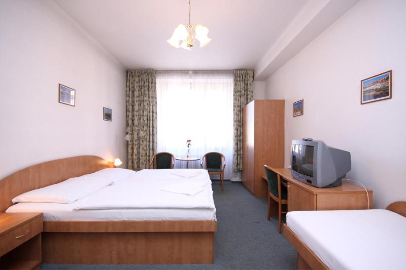 Hotel Legie Bed And Breakfast Prague Exterior photo